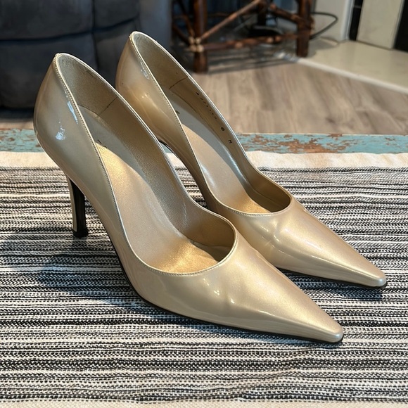Stuart Weitzman Beige Patent Leather Heels - Picture 2 of 7